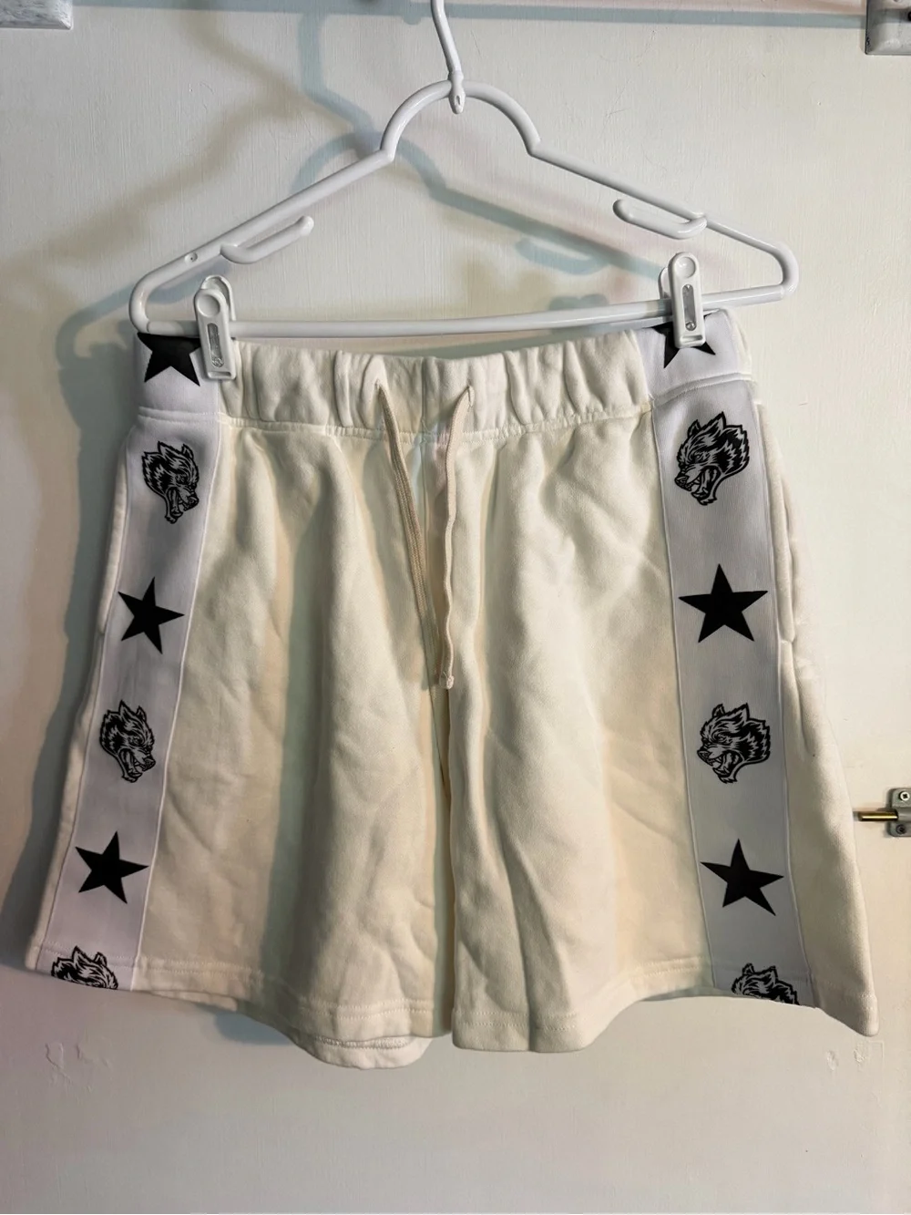 DARC SPORT Wolves “Roadster” White Sweat Shorts, NWT, Sz M, Streetwear